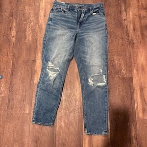 American Eagle Outfitters mom jeans